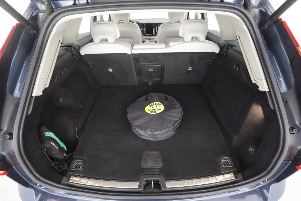 VOLVO XC60 2022