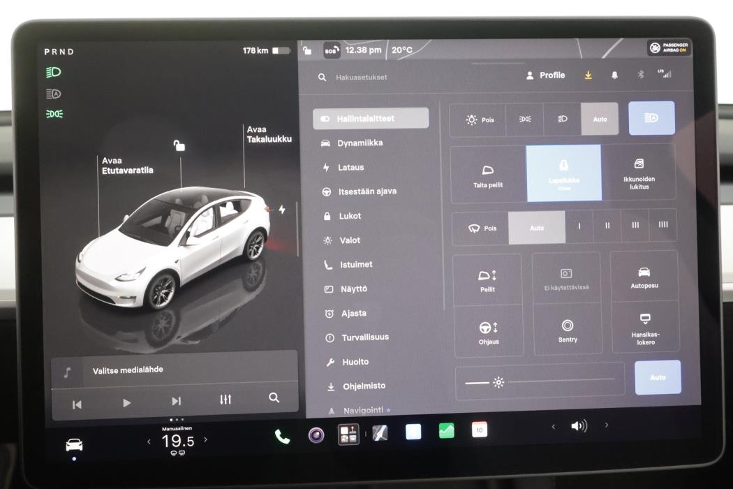 TESLA Model Y 2023