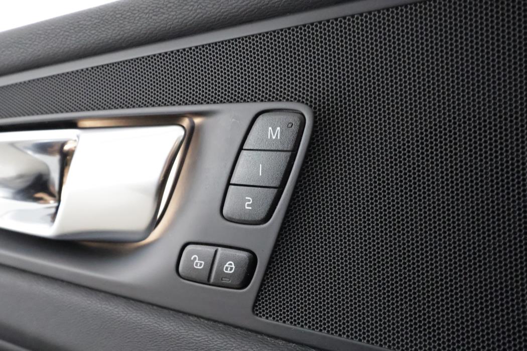 VOLVO XC60 2024