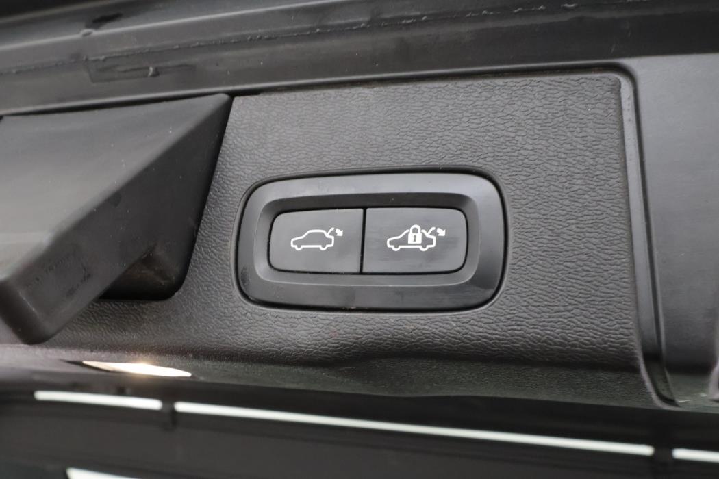 VOLVO XC60 2024