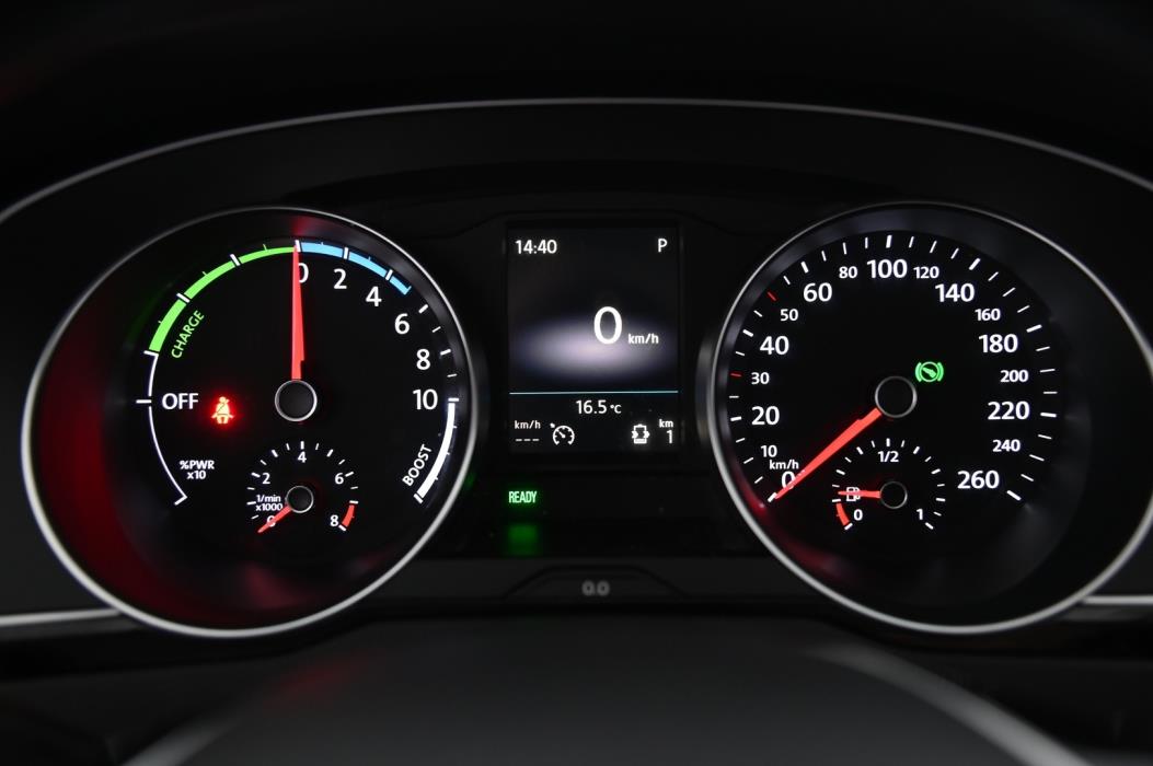 VOLKSWAGEN PASSAT 2017