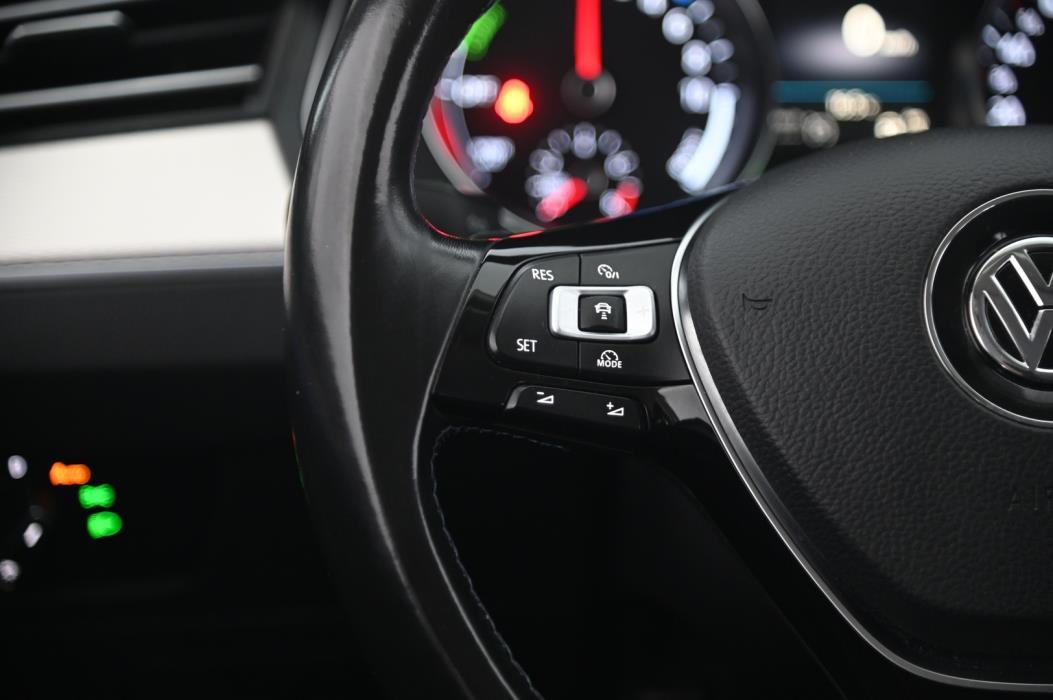 VOLKSWAGEN PASSAT 2017