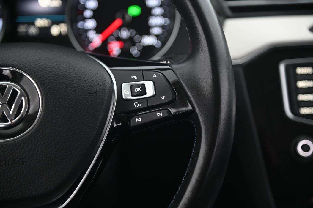 VOLKSWAGEN PASSAT 2017