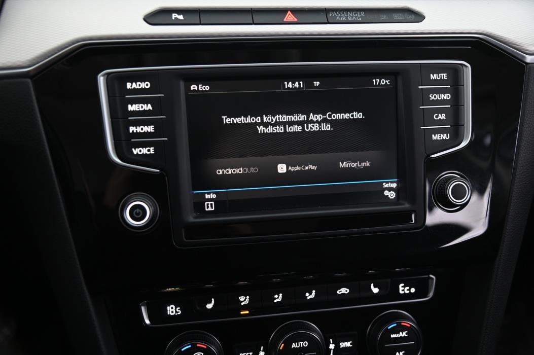 VOLKSWAGEN PASSAT 2017
