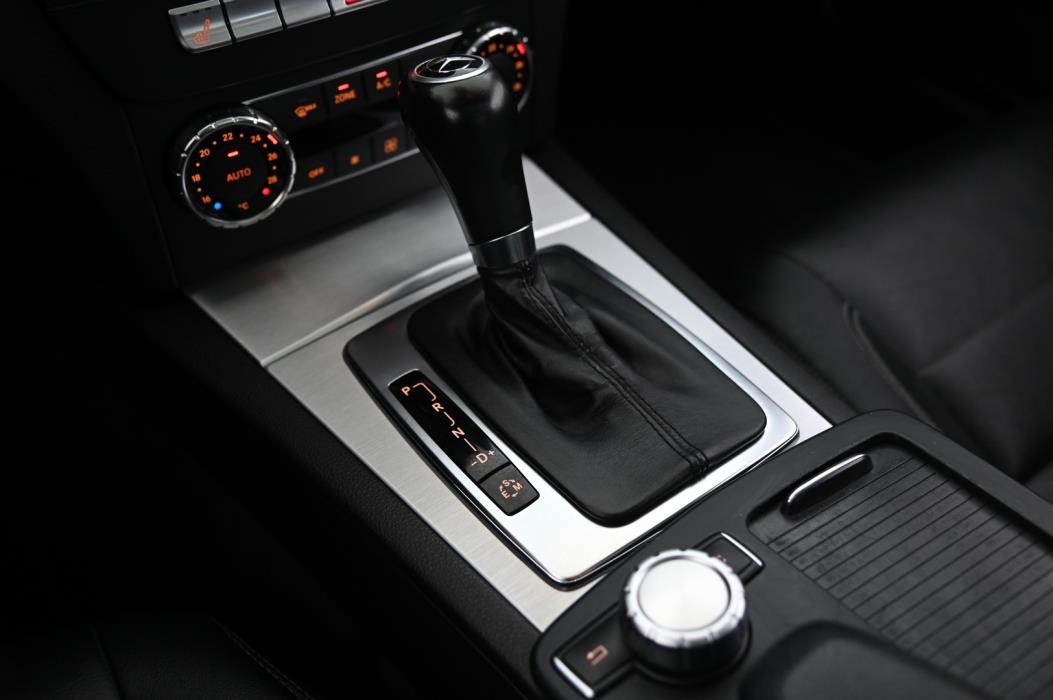 MERCEDES-BENZ C 2011