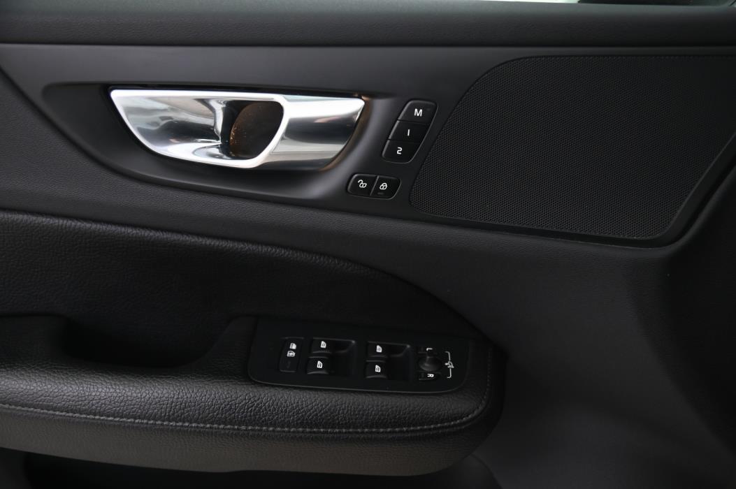 VOLVO V60 2020