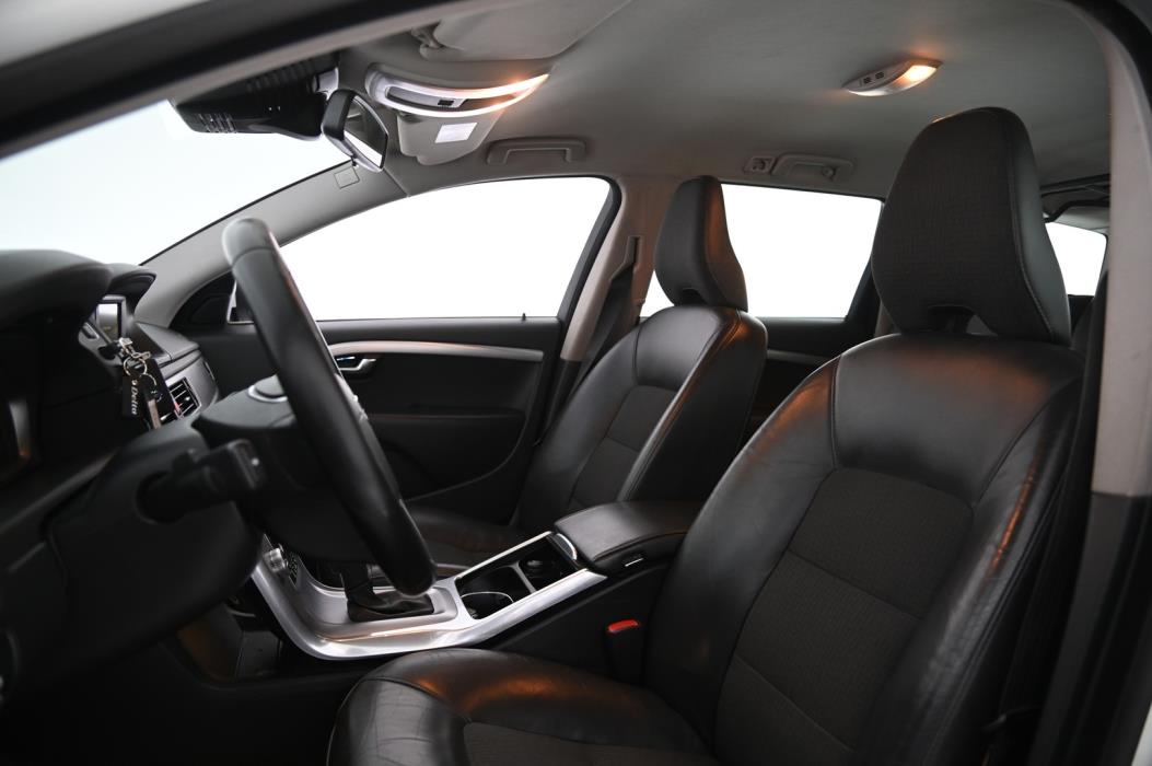 VOLVO V70 2016