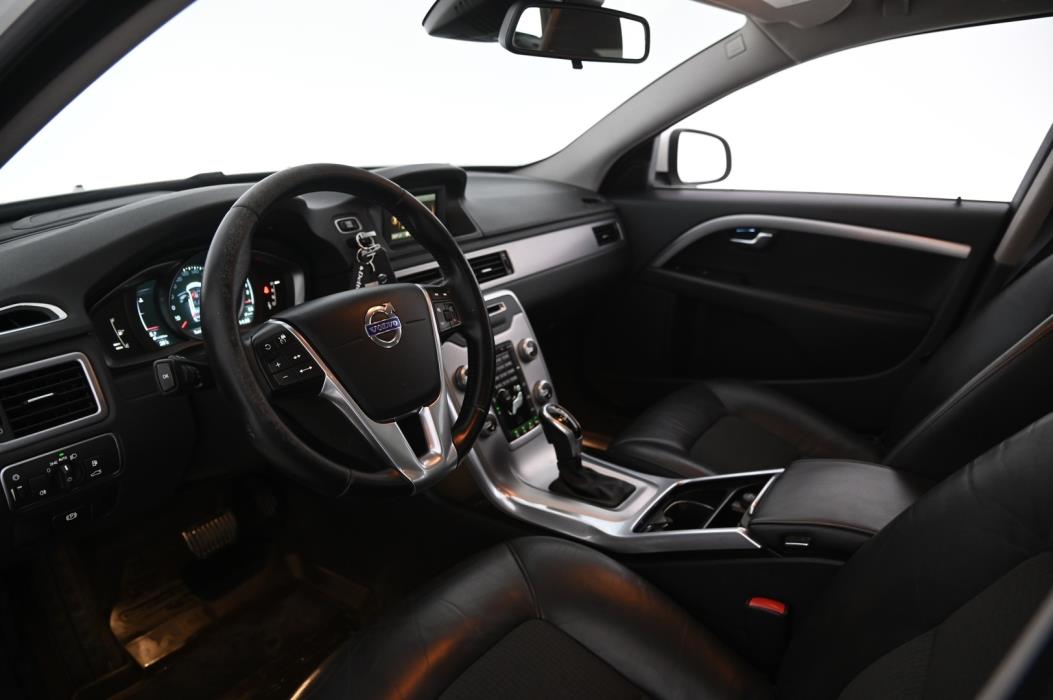 VOLVO V70 2016