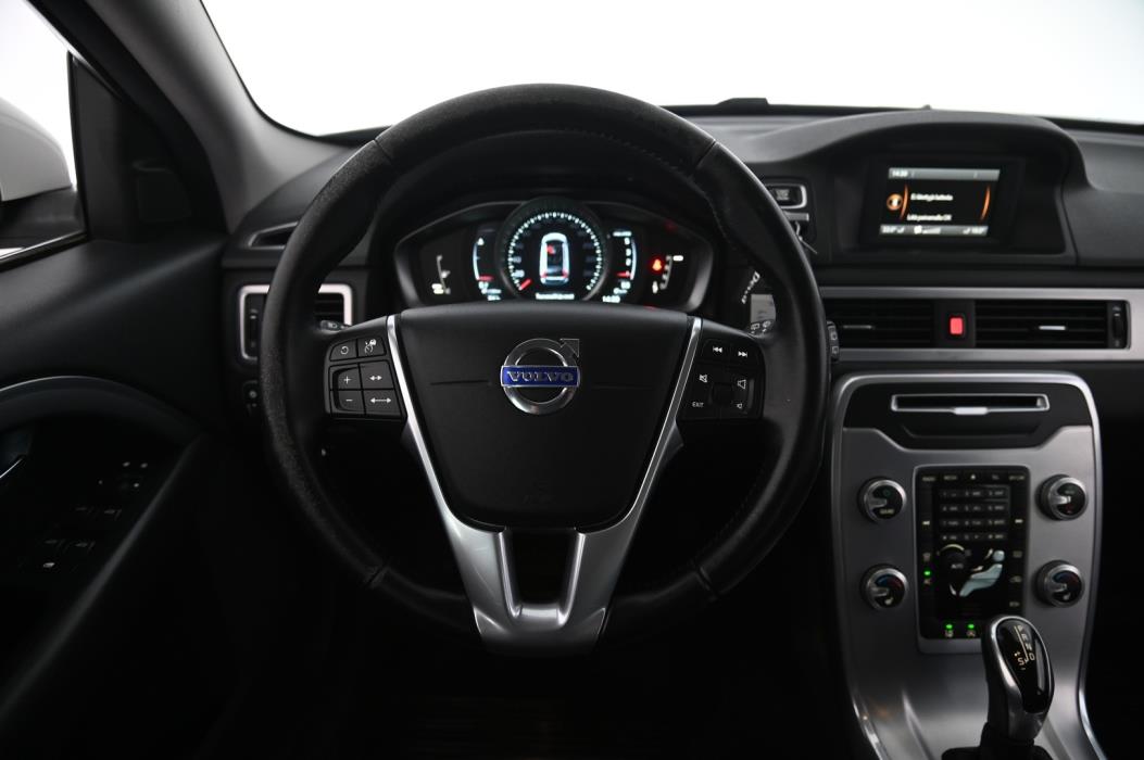 VOLVO V70 2016