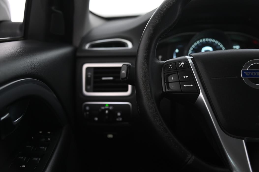 VOLVO V70 2016