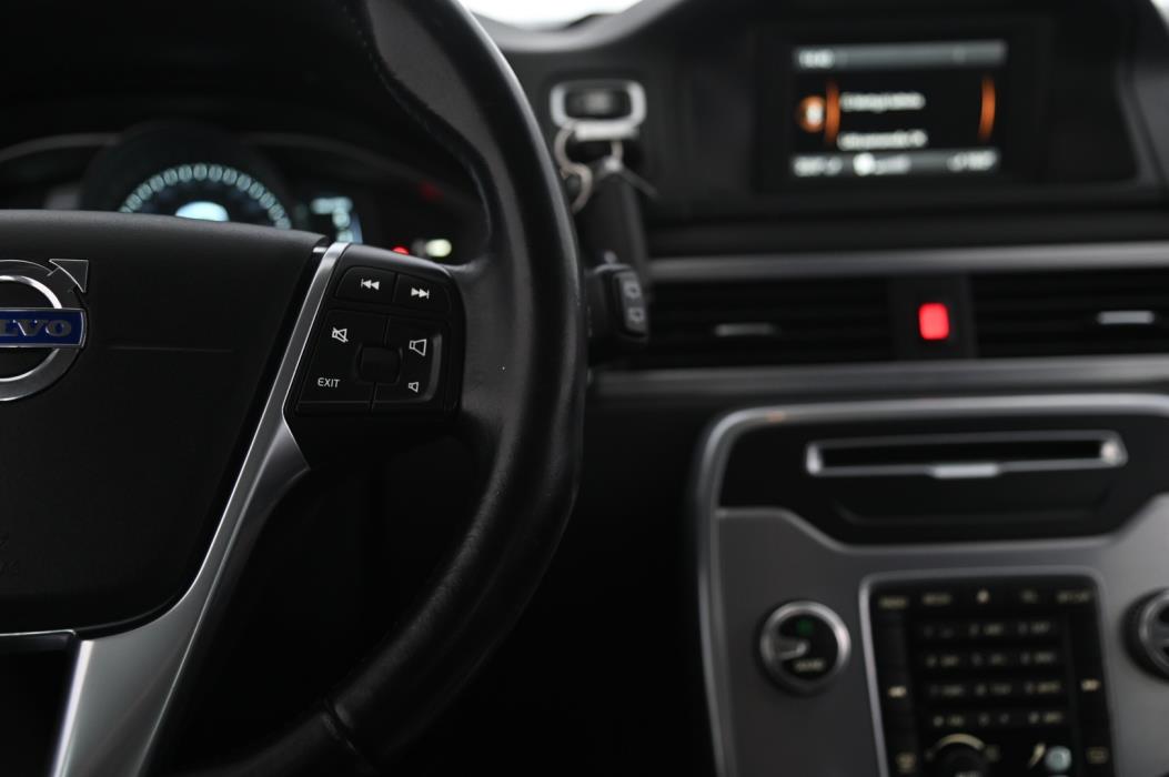 VOLVO V70 2016