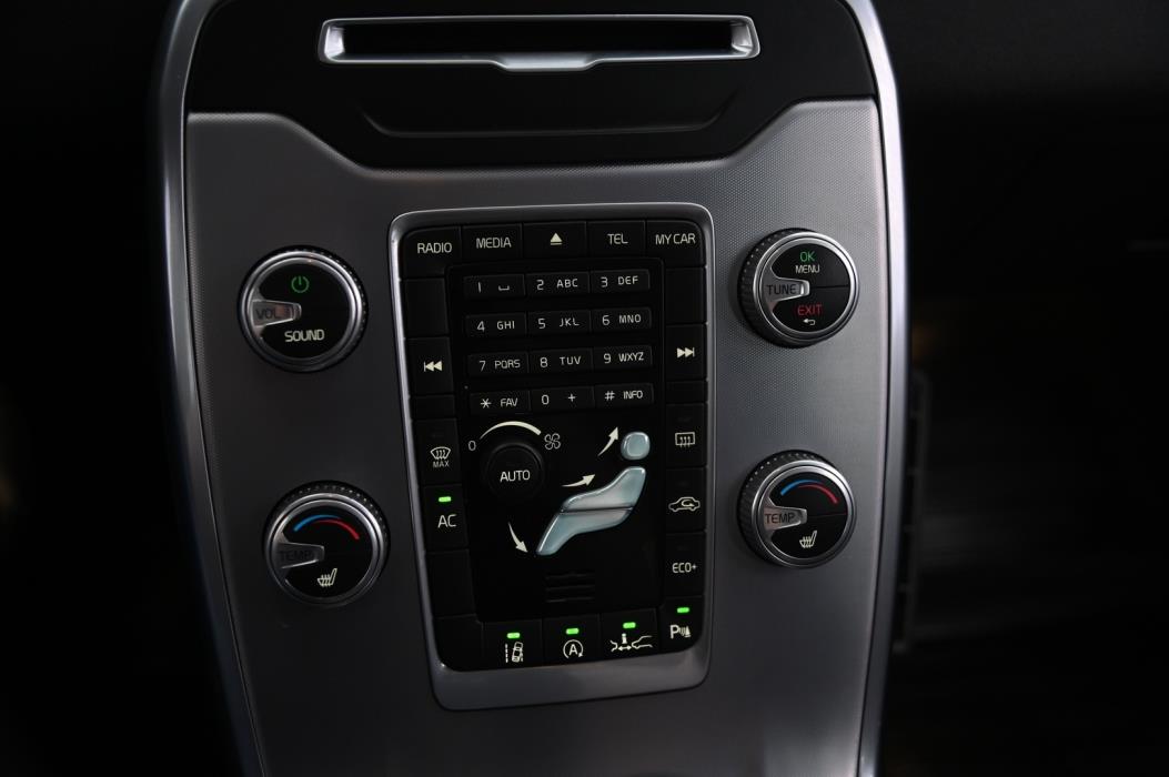 VOLVO V70 2016