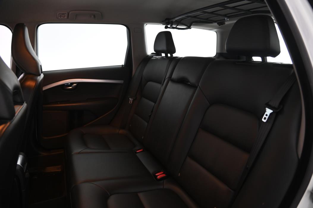 VOLVO V70 2016