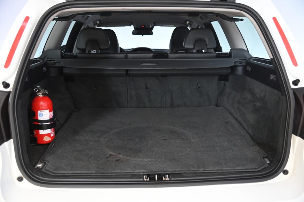 VOLVO V70 2016