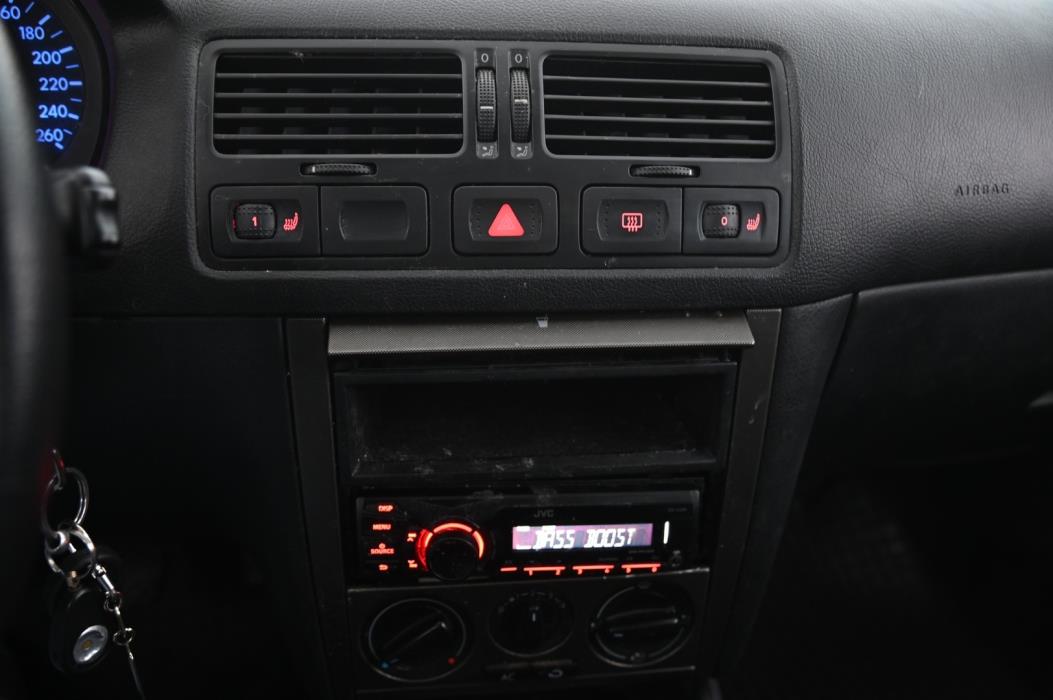 VOLKSWAGEN Bora 2005