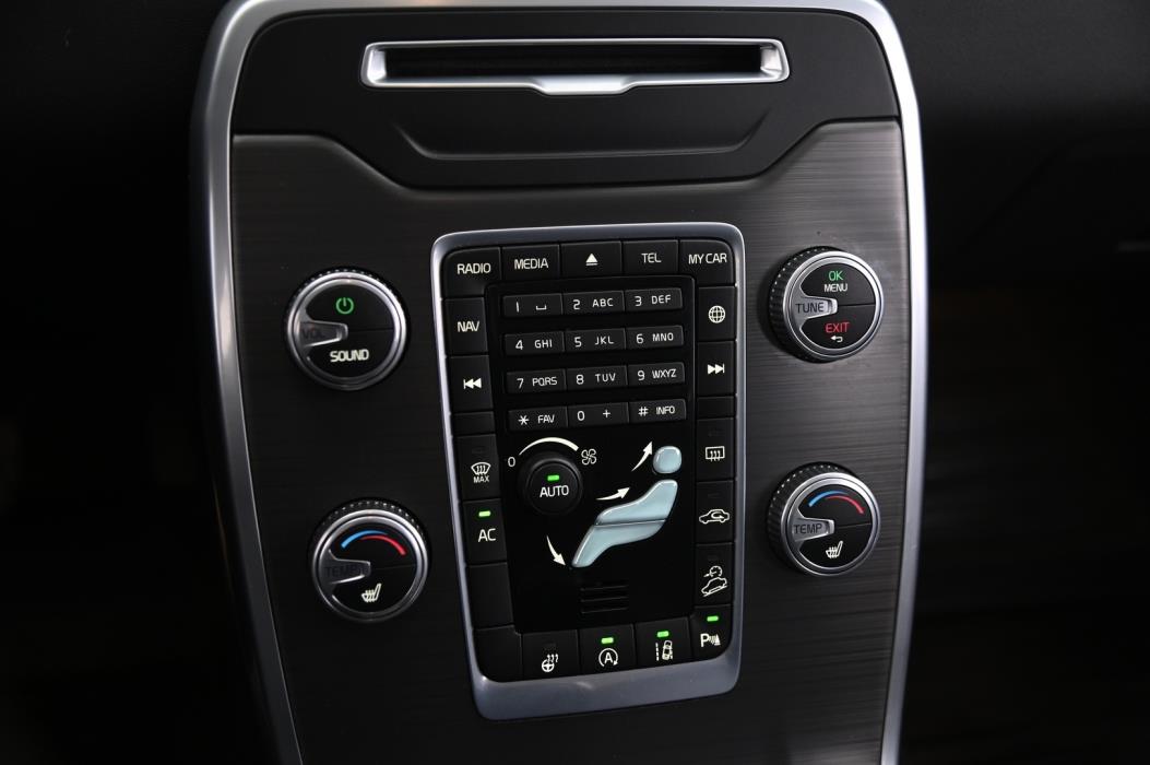 VOLVO XC70 2016