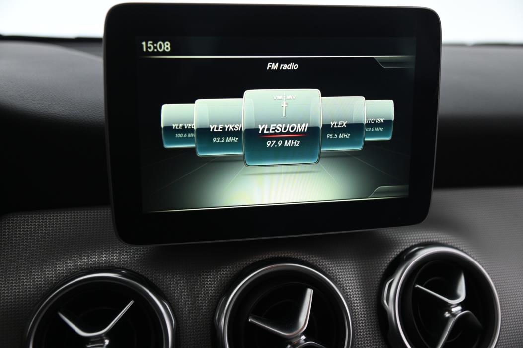 MERCEDES-BENZ GLA 2018