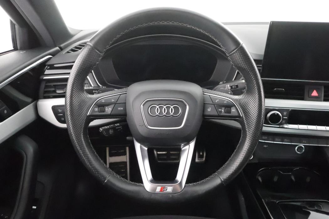 AUDI A4 2022