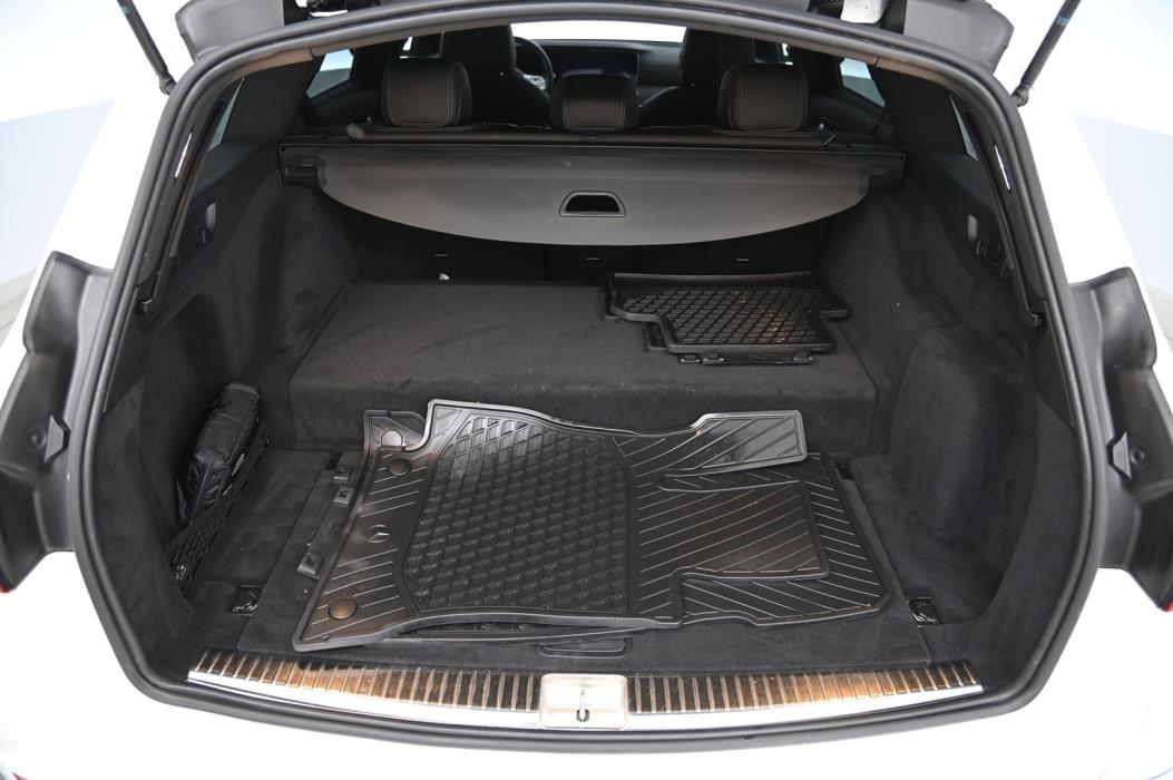 MERCEDES-BENZ E 2019