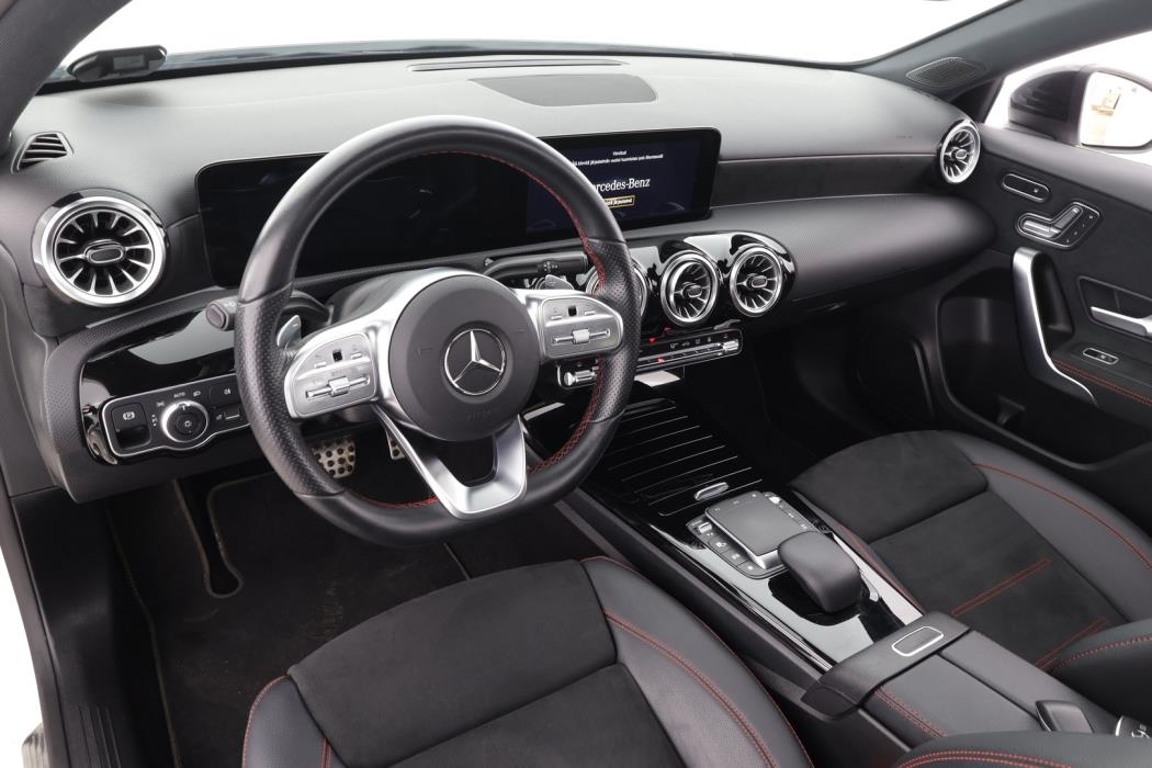 MERCEDES-BENZ A 2022