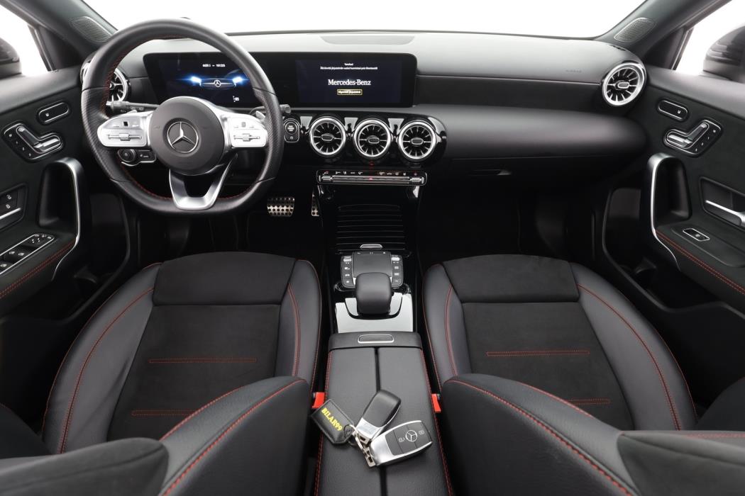 MERCEDES-BENZ A 2022