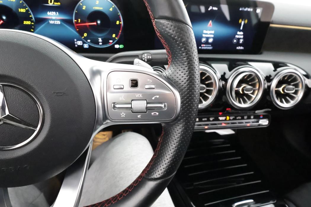 MERCEDES-BENZ A 2022