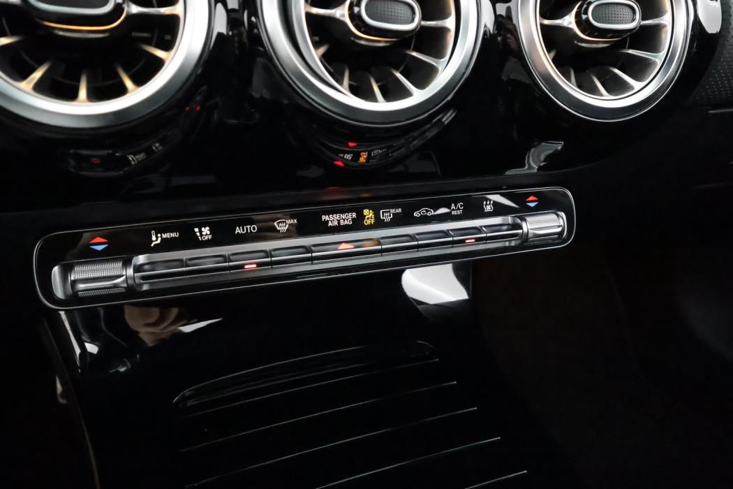 MERCEDES-BENZ A 2022