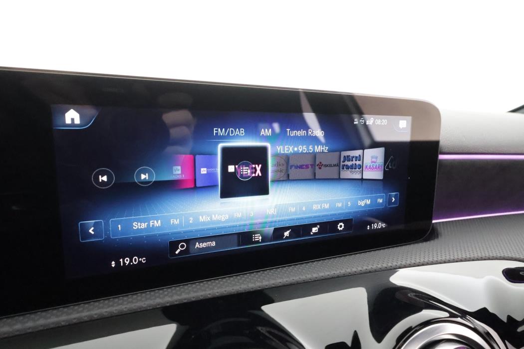 MERCEDES-BENZ A 2022