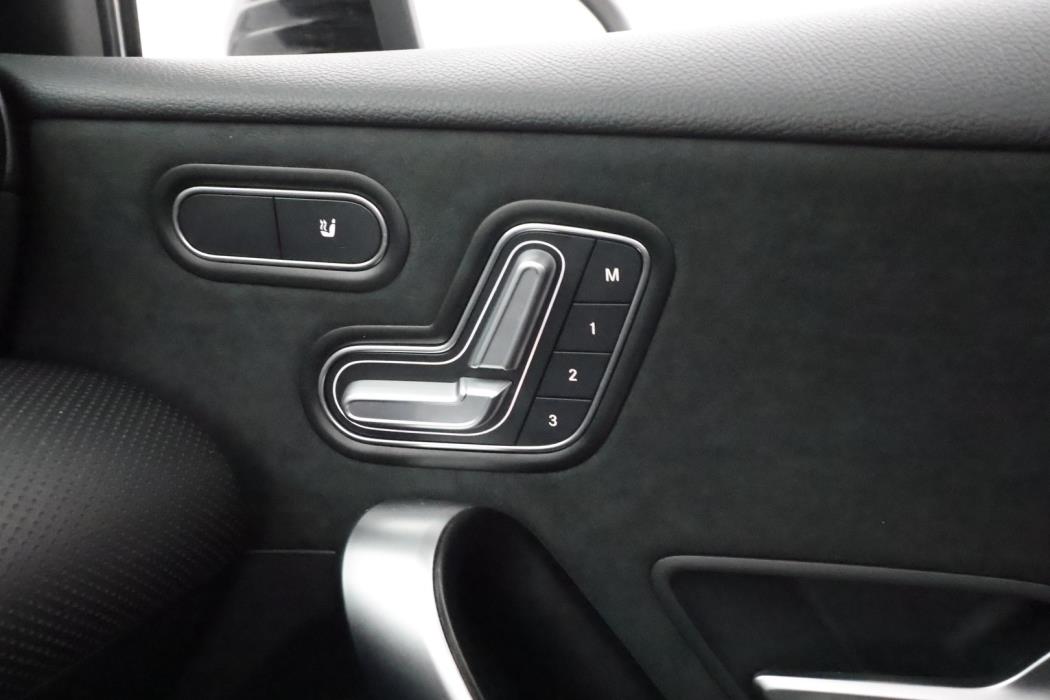 MERCEDES-BENZ A 2022