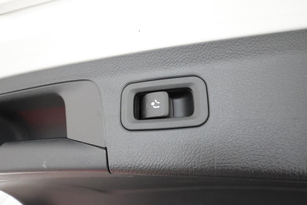 MERCEDES-BENZ A 2022