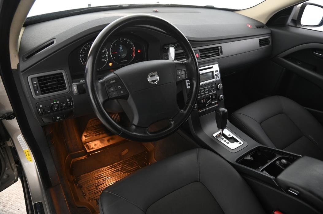 VOLVO V70 2008