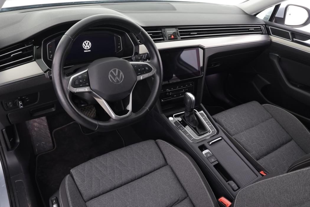 VOLKSWAGEN PASSAT 2023