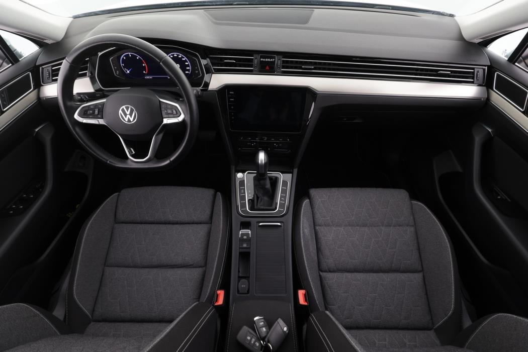 VOLKSWAGEN PASSAT 2023