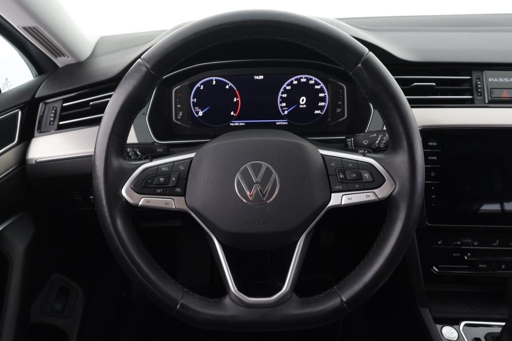 VOLKSWAGEN PASSAT 2023