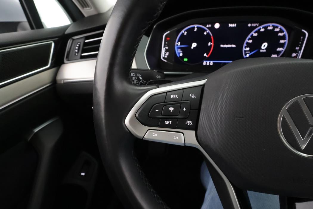 VOLKSWAGEN PASSAT 2023