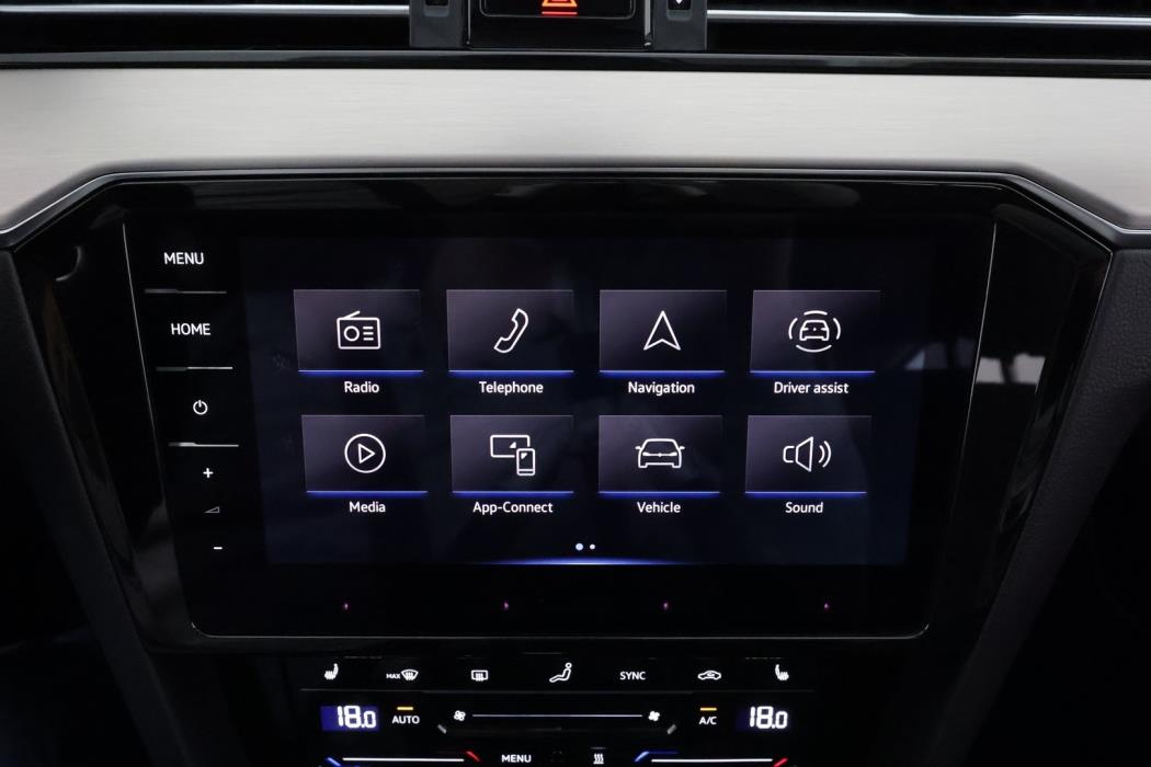 VOLKSWAGEN PASSAT 2023