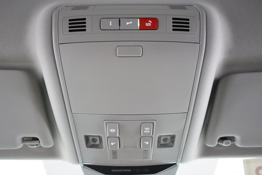 VOLKSWAGEN PASSAT 2023