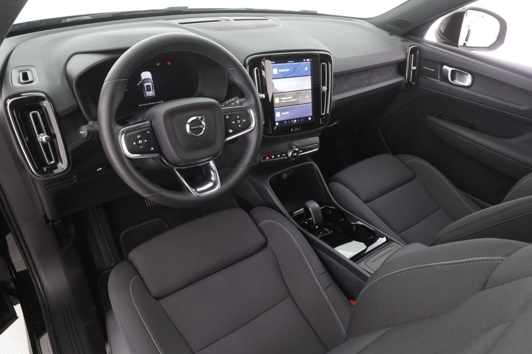 VOLVO XC40 2023