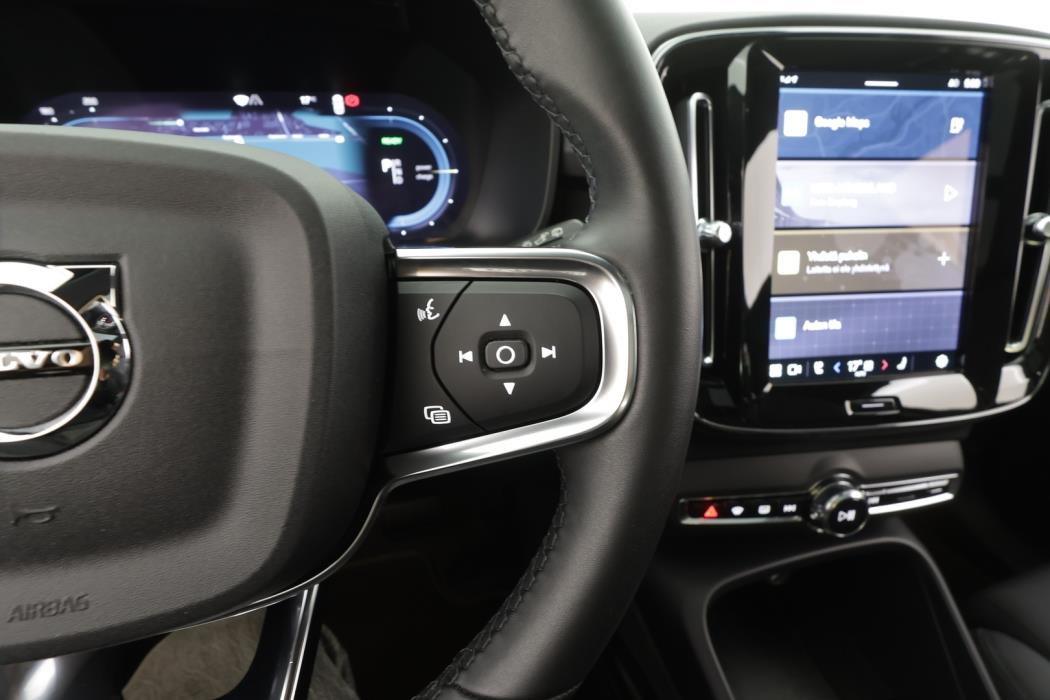 VOLVO XC40 2023