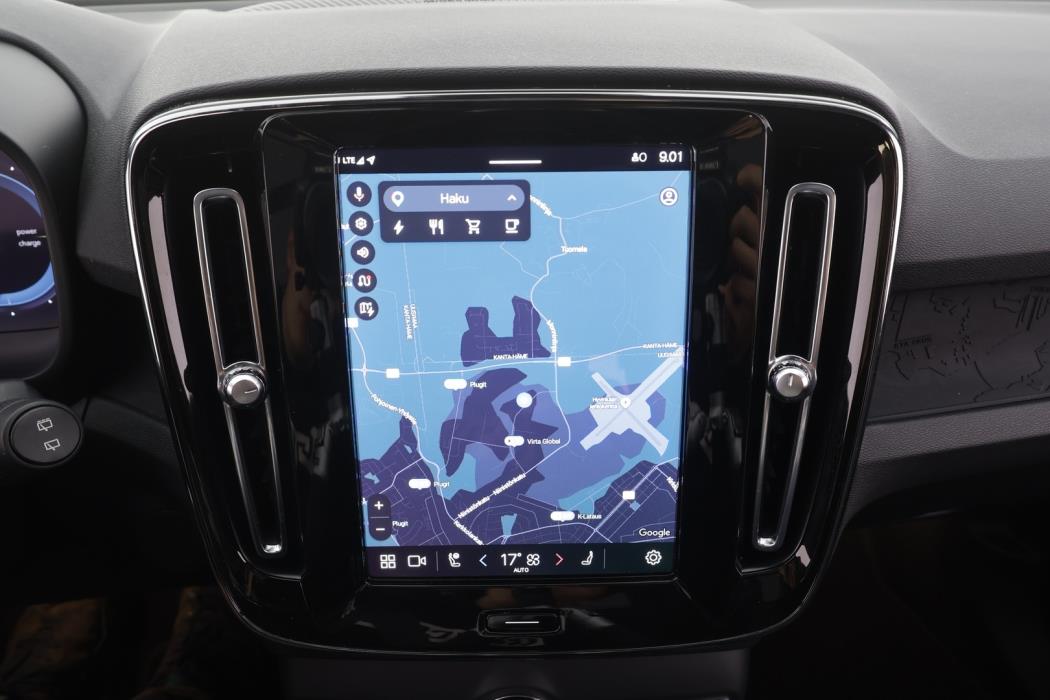 VOLVO XC40 2023