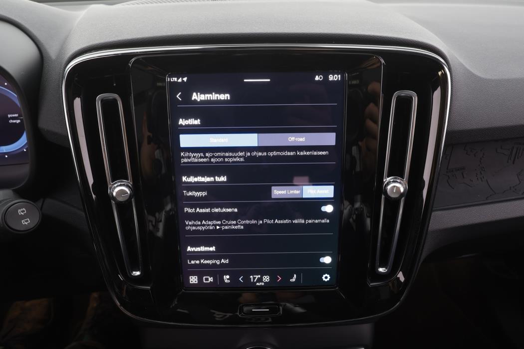 VOLVO XC40 2023