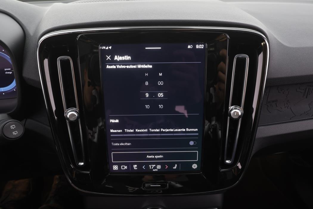 VOLVO XC40 2023