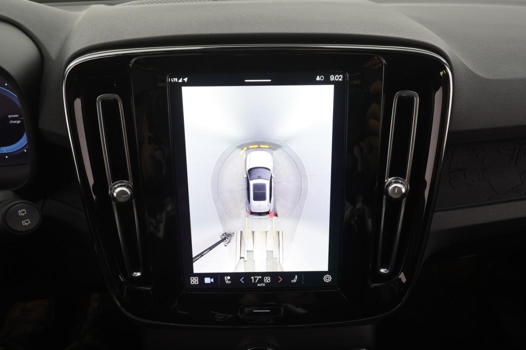 VOLVO XC40 2023