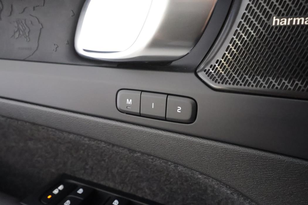 VOLVO XC40 2023