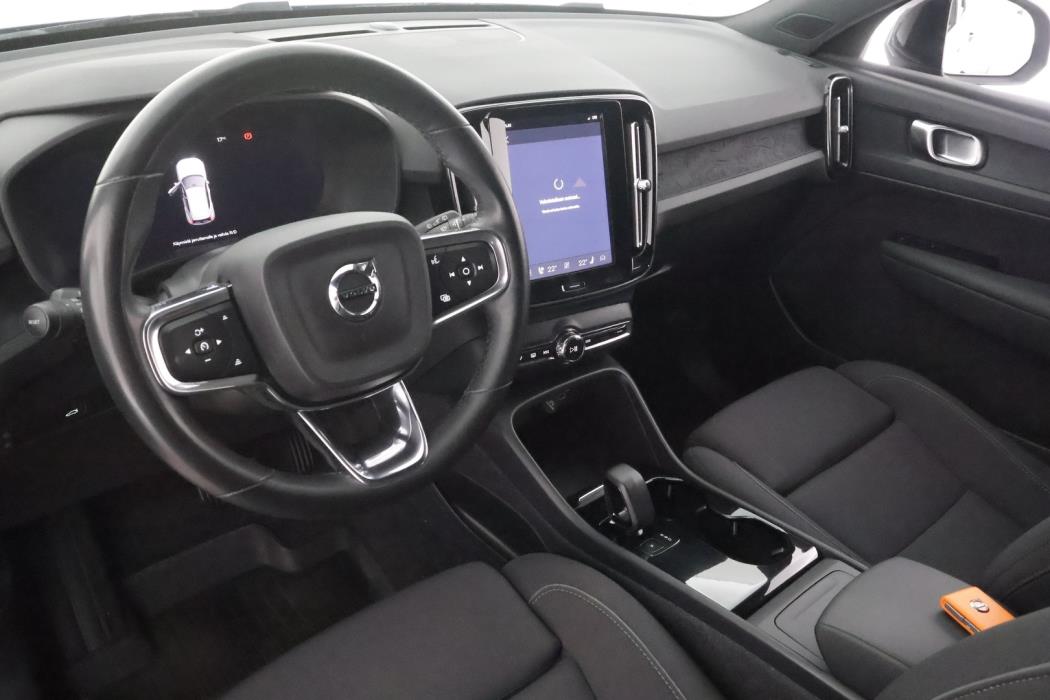 VOLVO XC40 2023