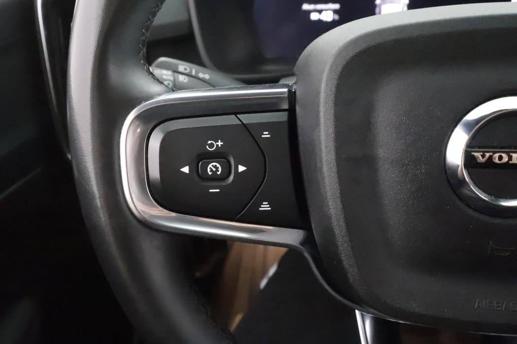 VOLVO XC40 2023
