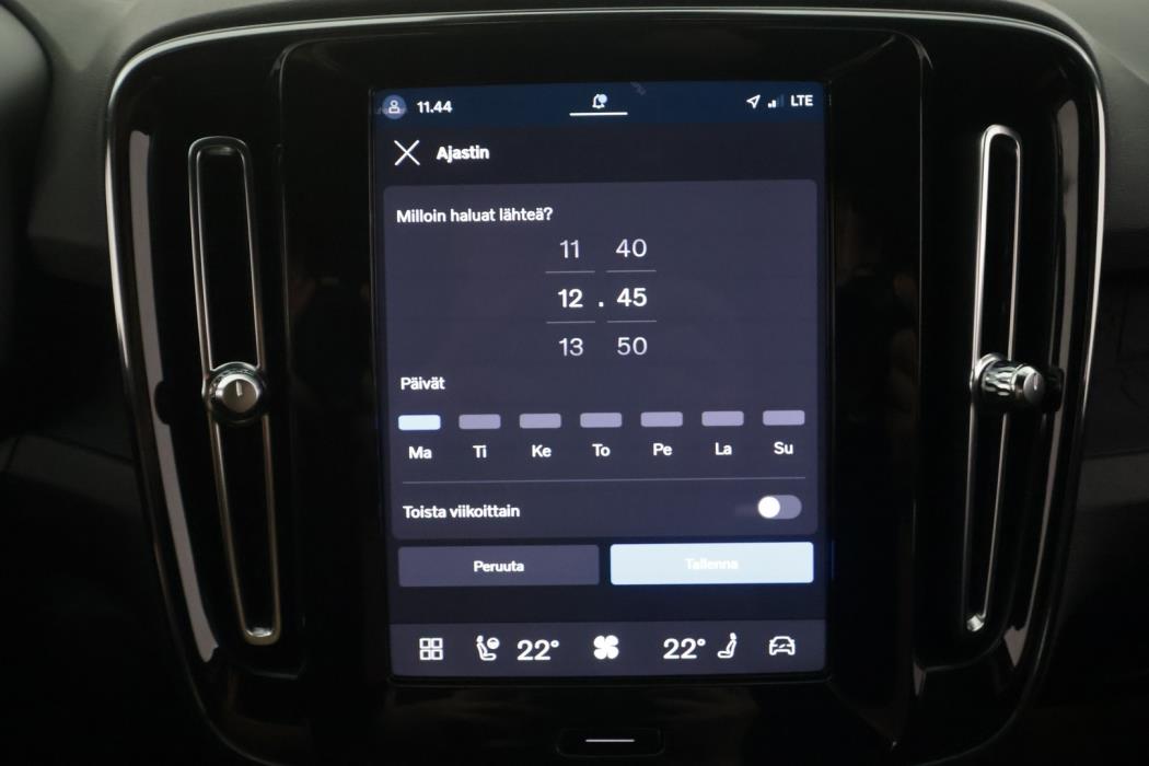VOLVO XC40 2023