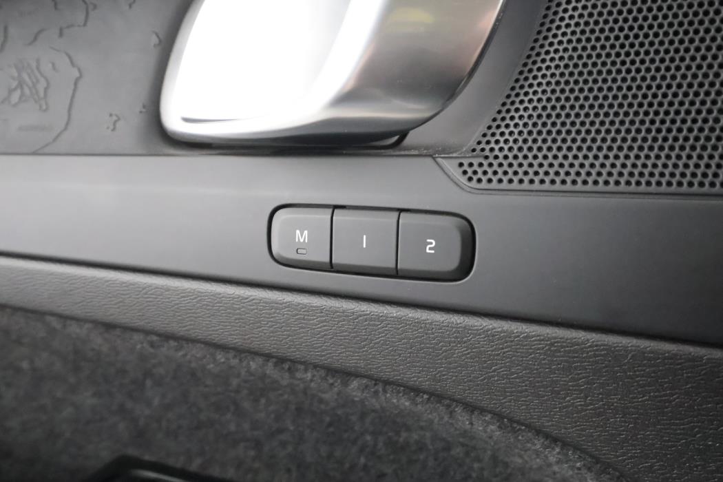 VOLVO XC40 2023