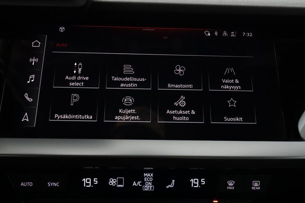 AUDI A3 2024