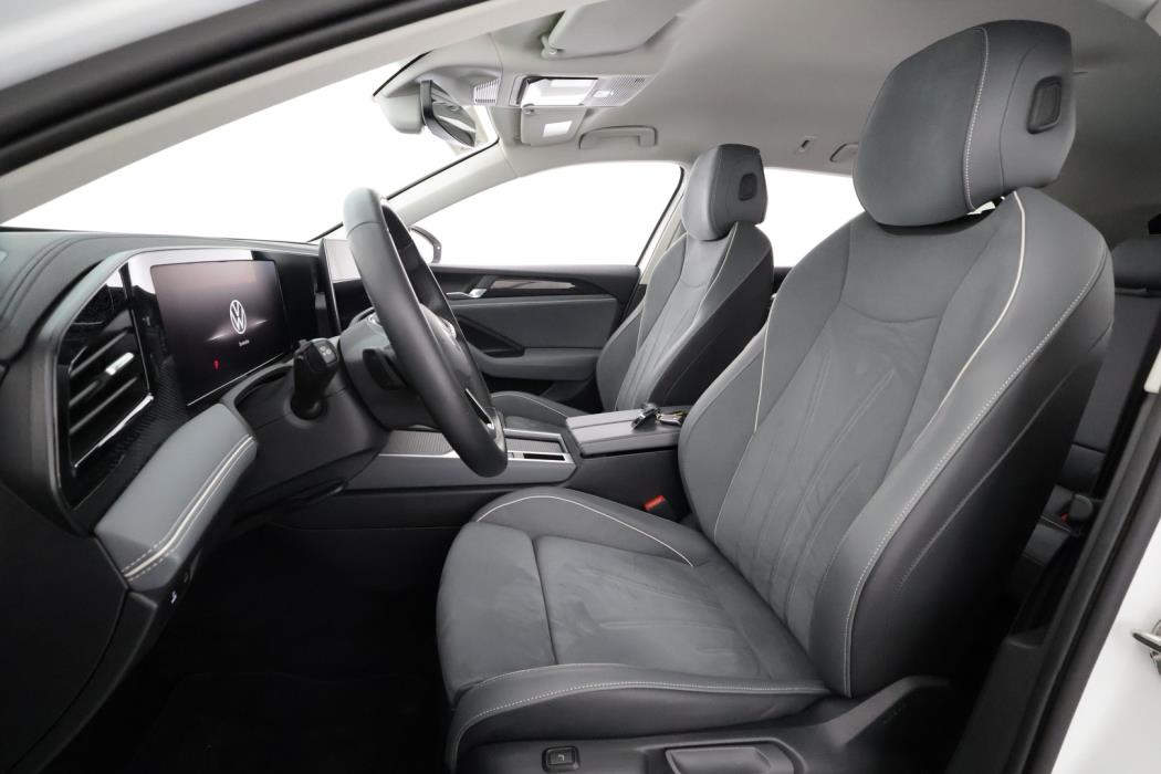 VOLKSWAGEN PASSAT 2024